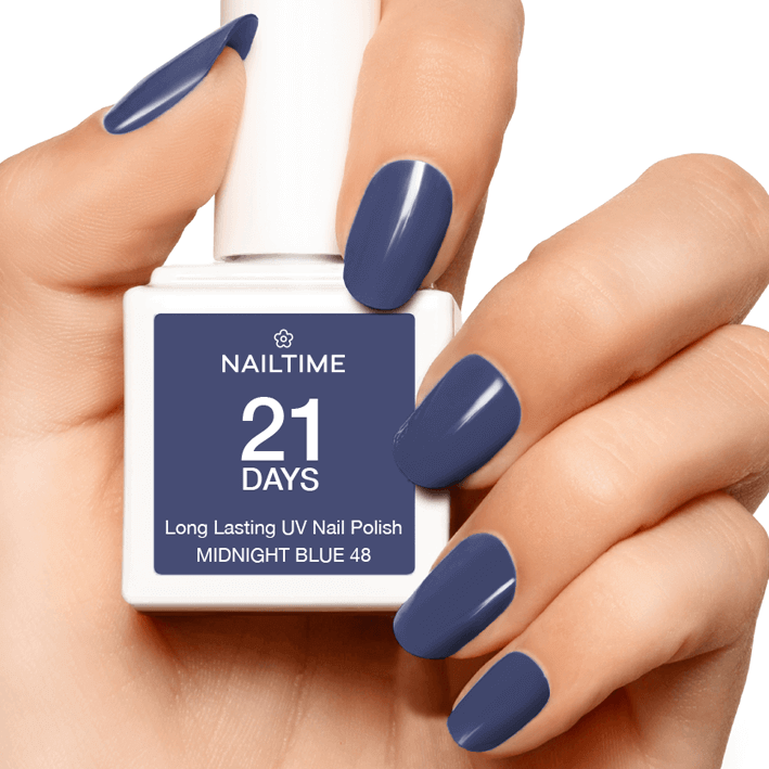 21 DAYS UV Nagellack Midnight Blue 48 in einer Hand, perfekte Nägel mit bis zu 3 Wochen Haltbarkeit.