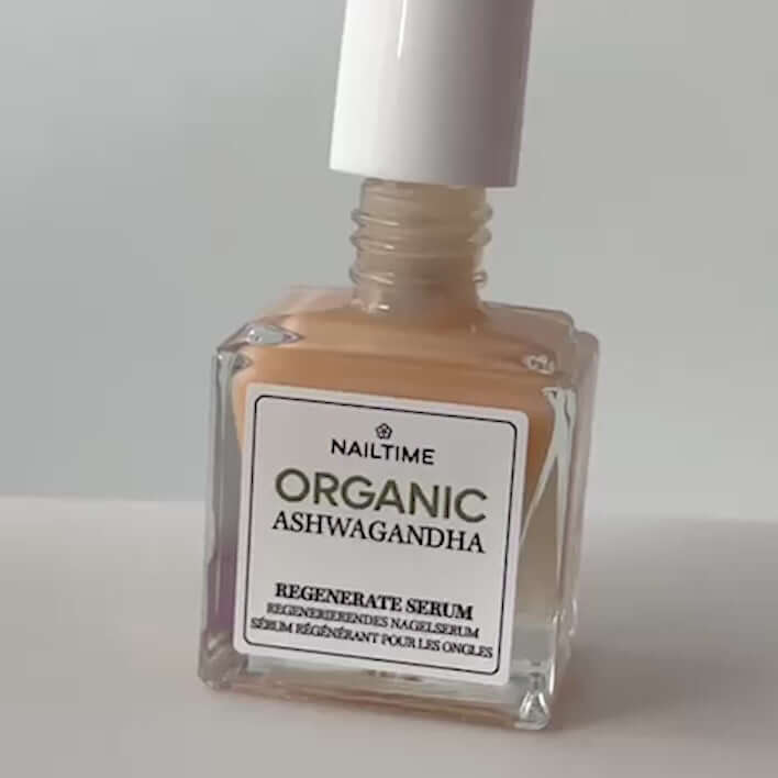 Flasche mit Organic 🌱 Ashwagandha Regenerate Serum für Hand- und Nagelpflege 💅 8ml in transparentem Design.