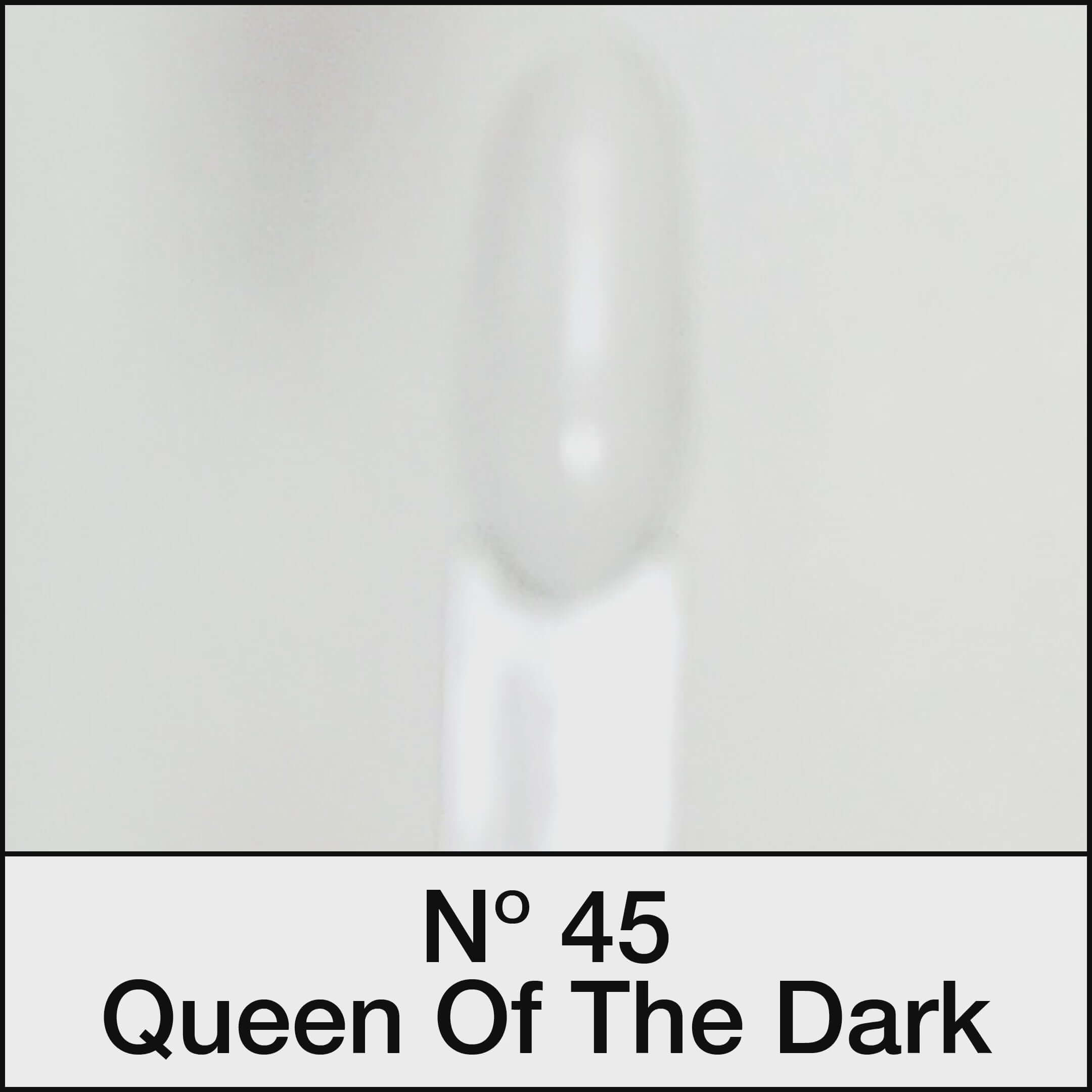 21 DAYS UV Nagellack No.45 Queen Of The Dark - Dunkles Blau-Grau für perfekte Nägel mit 3 Wochen Haltbarkeit.