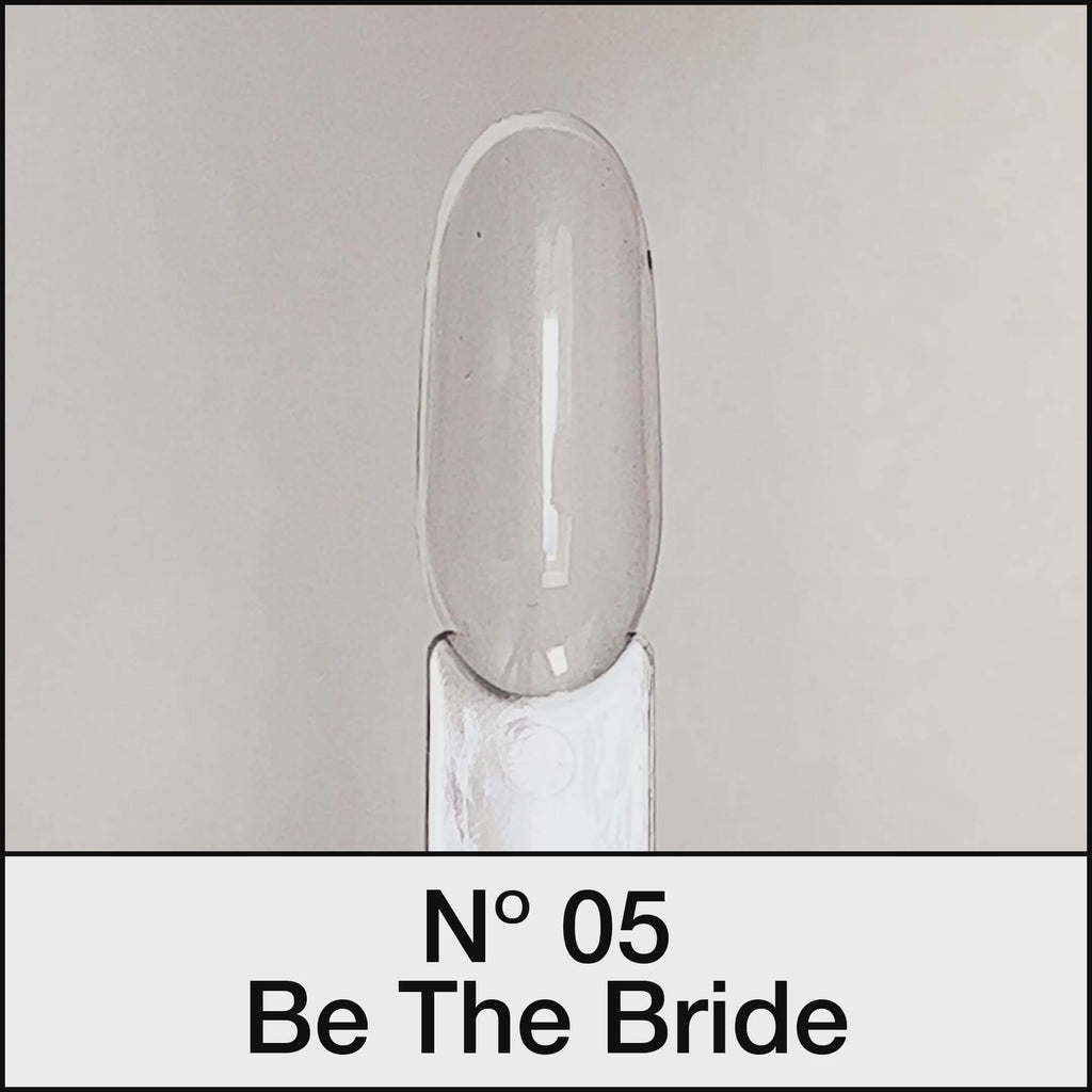 N° 05 Be The Bride: Frisches Puder-Rosa UV Nagellack für perfekte Nägel bis zu 3 Wochen Haltbarkeit ohne HEMA.